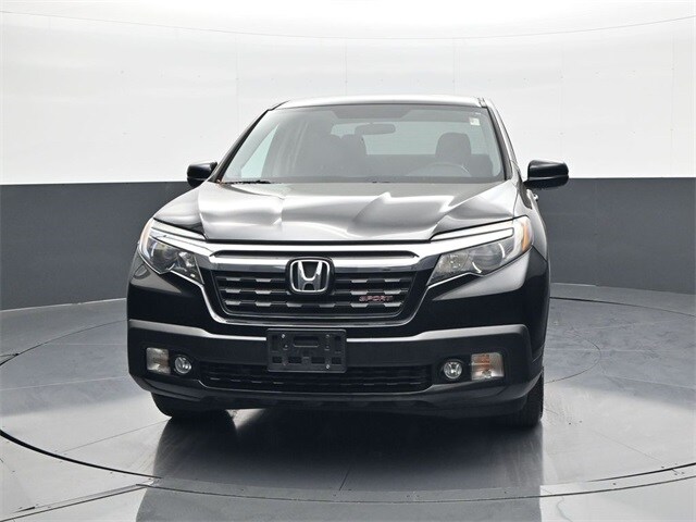 2017 Honda Ridgeline Sport photo 2