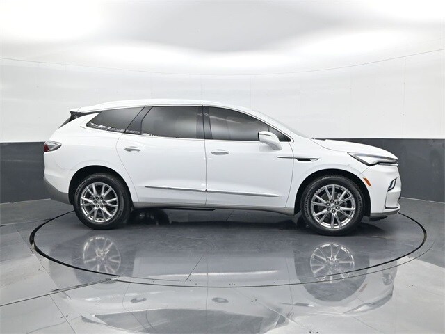 2023 Buick Enclave Premium photo 2
