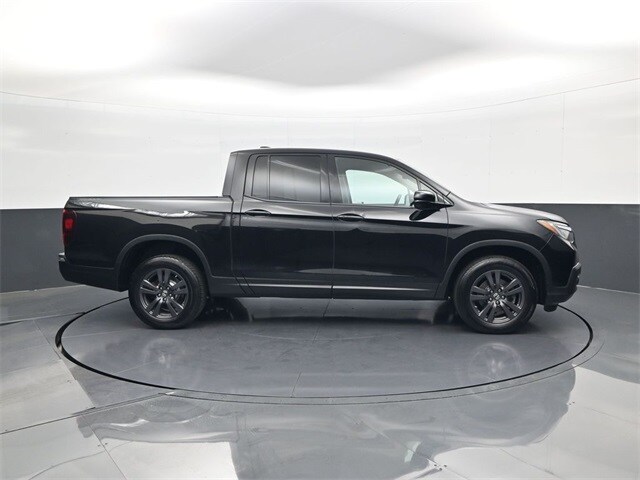 2017 Honda Ridgeline Sport photo 4
