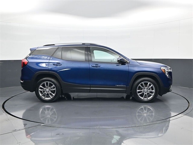 2022 Gmc Terrain SLT photo 2