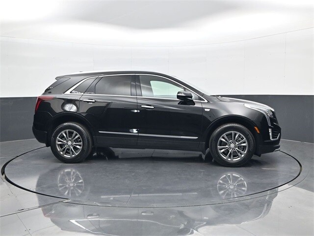 2021 Cadillac XT5 Premium Luxury photo 2