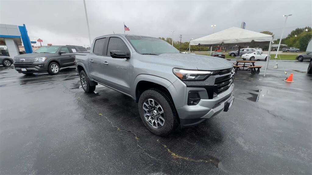 2023 Chevrolet Colorado Z71 photo 2