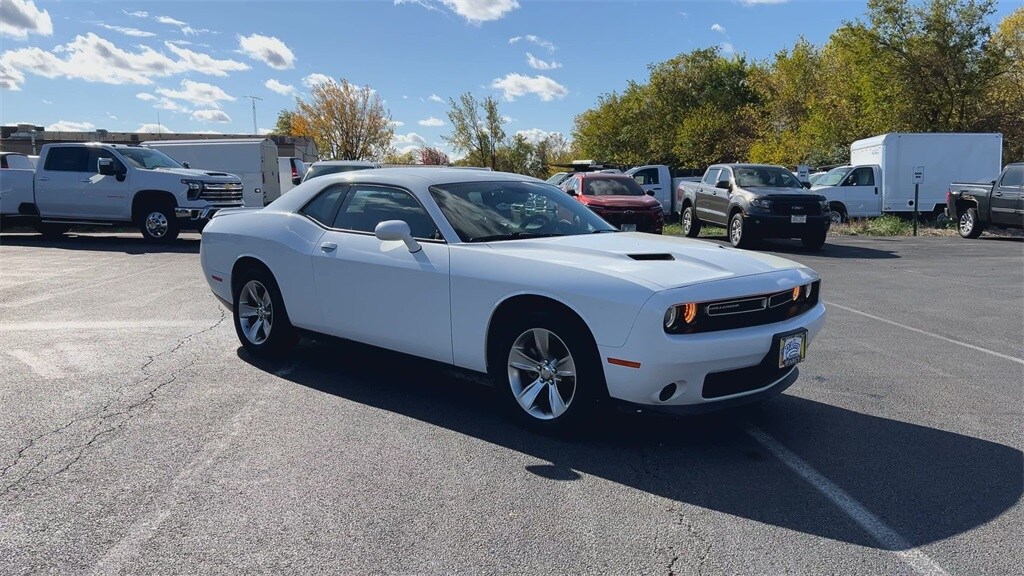 2021 Dodge Challenger SXT photo 2