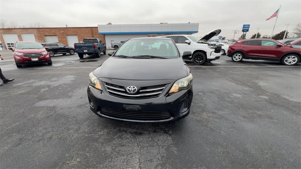 2013 Toyota Corolla LE photo 3