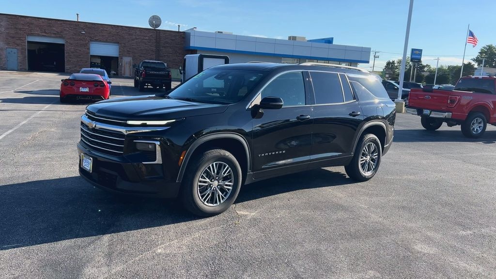 Used 2025 Chevrolet Traverse LT SUV