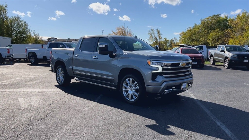 2024 Chevrolet Silverado 1500 High Country photo 2
