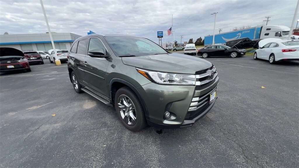 2017 Toyota Highlander Limited photo 2