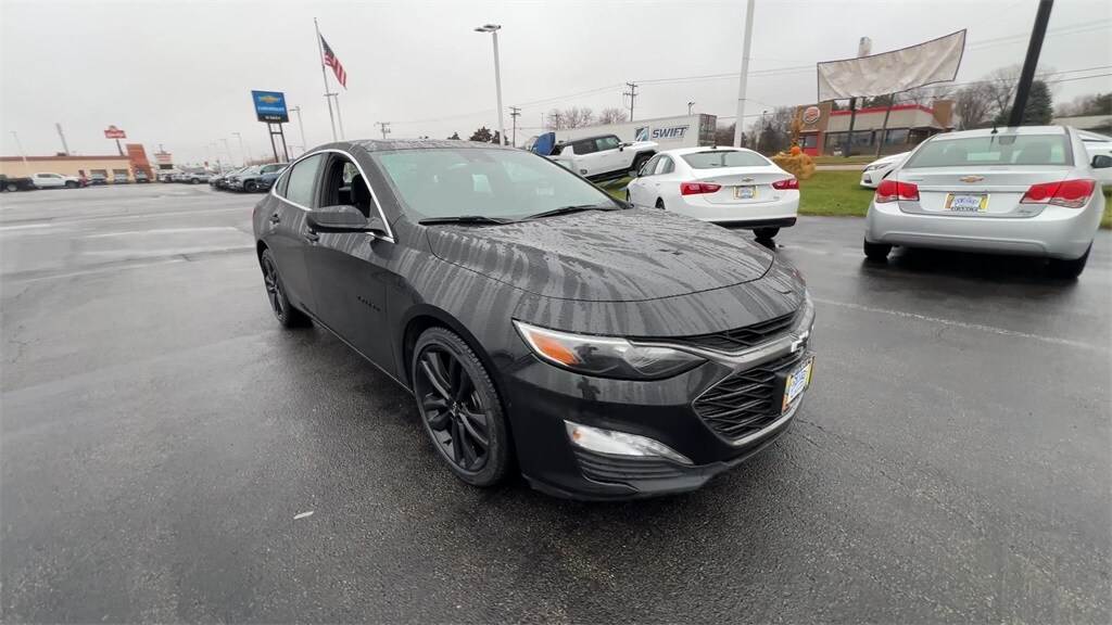 2023 Chevrolet Malibu 1LT photo 2