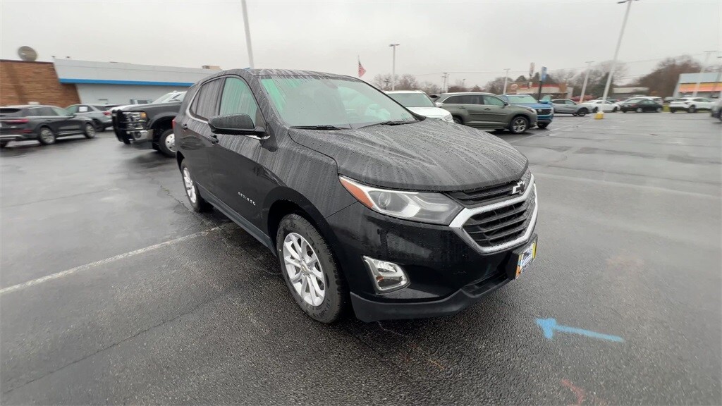 2020 Chevrolet Equinox LT photo 2