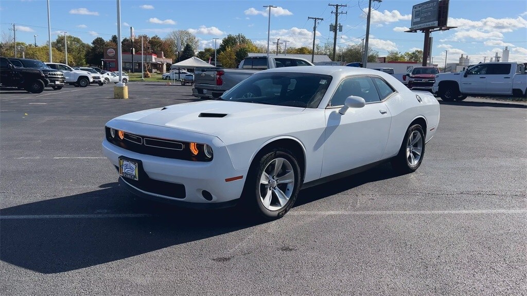 2021 Dodge Challenger SXT photo 4