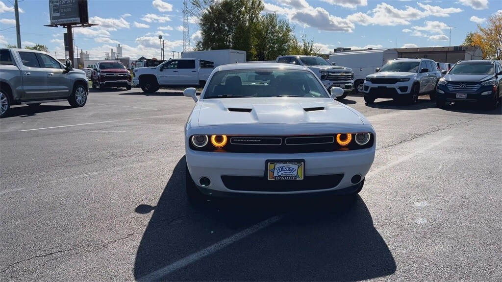 2021 Dodge Challenger SXT photo 3