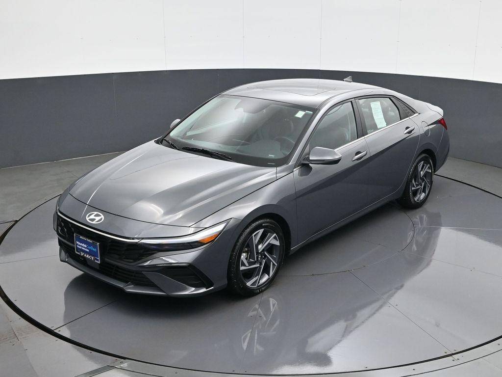 2025 Hyundai Elantra Limited - Photo 13