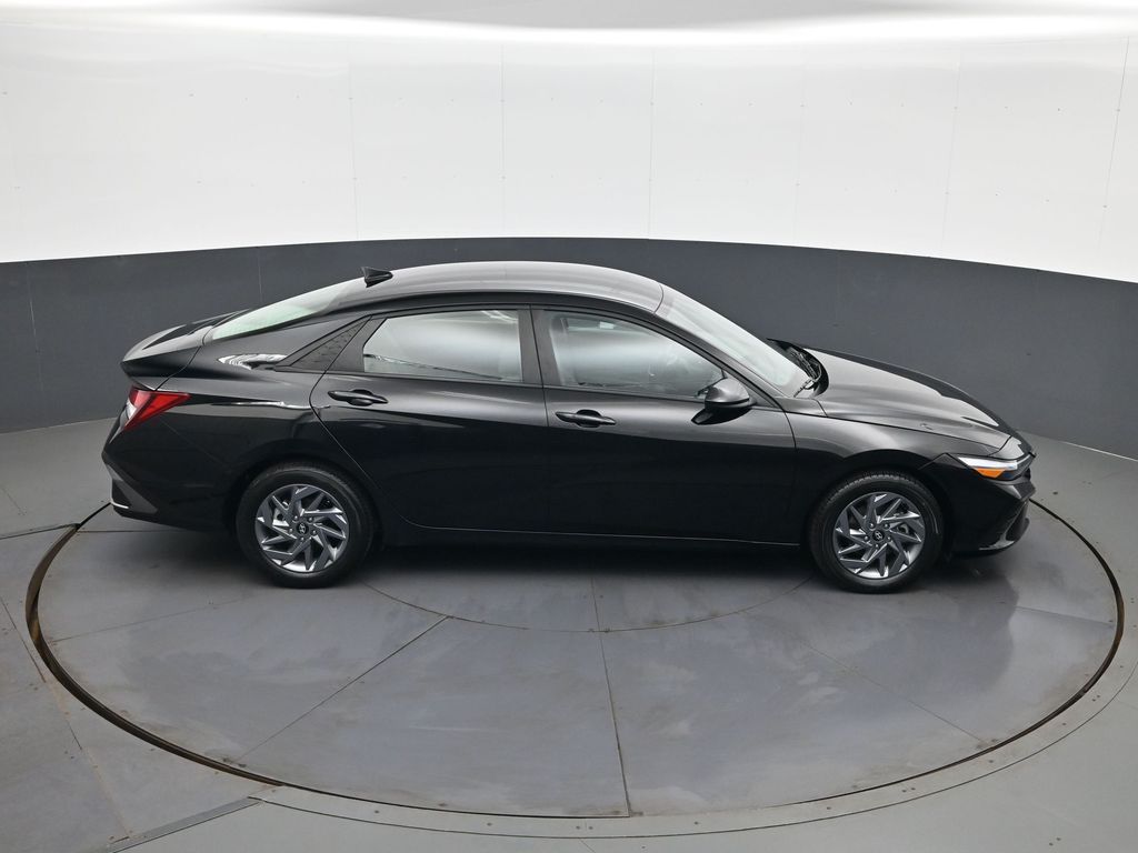 2024 Hyundai Elantra SEL - Photo 16