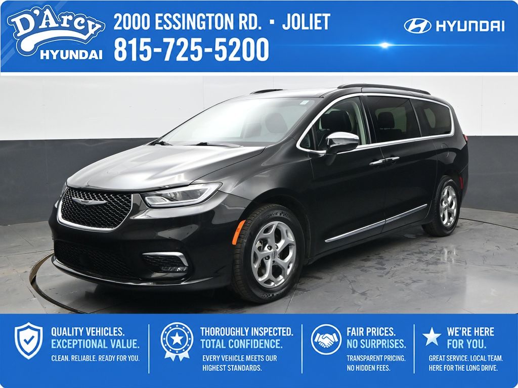 2023 Chrysler Pacifica Limited's photo