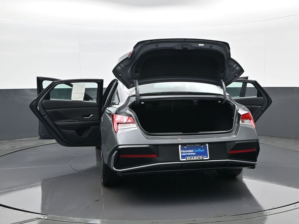 2025 Hyundai Elantra Limited - Photo 32
