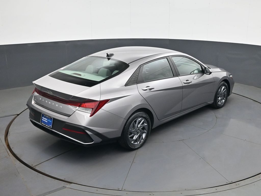 2024 Hyundai Elantra SEL - Photo 17