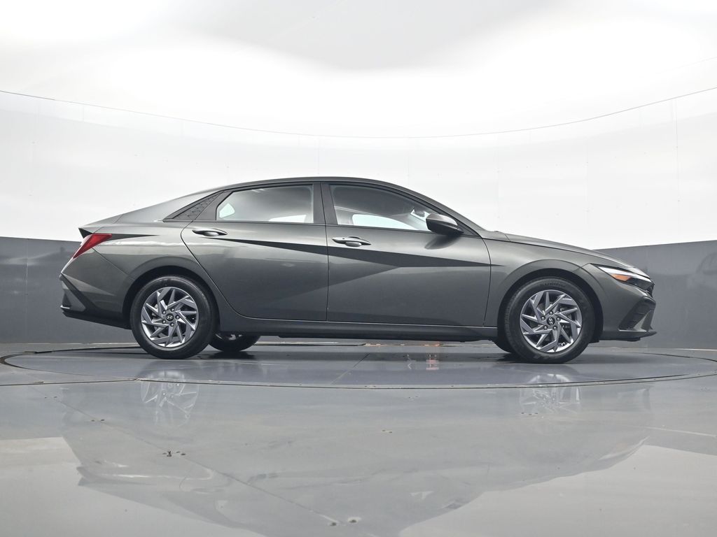 2024 Hyundai Elantra SEL - Photo 24