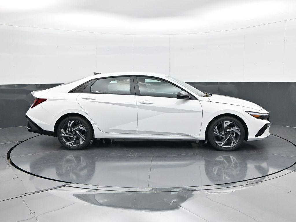 2025 Hyundai Elantra SEL Sport photo 4