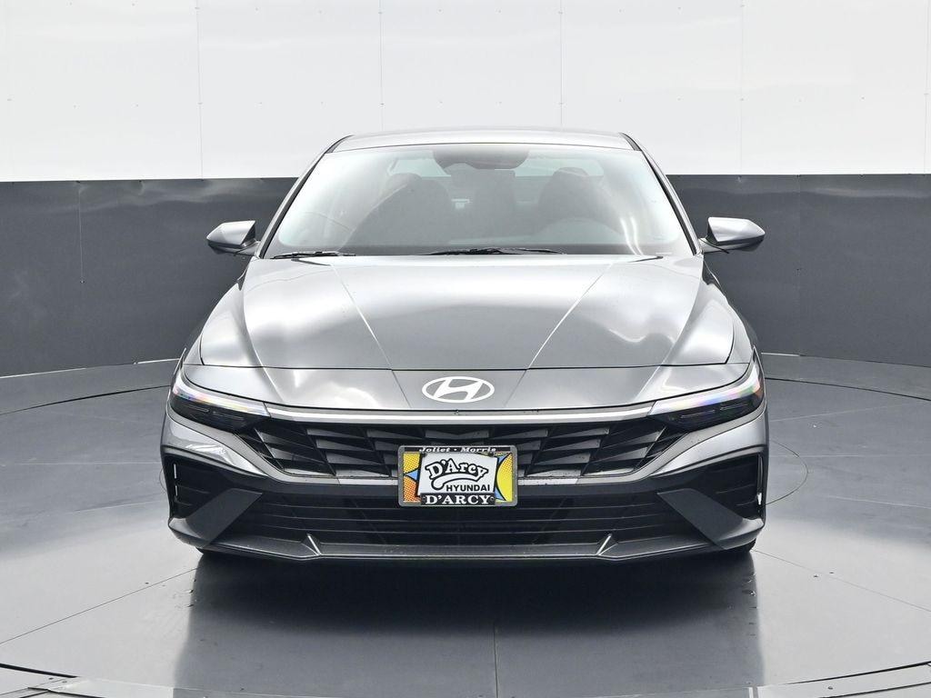 New 2025 Hyundai Elantra SE Sedan