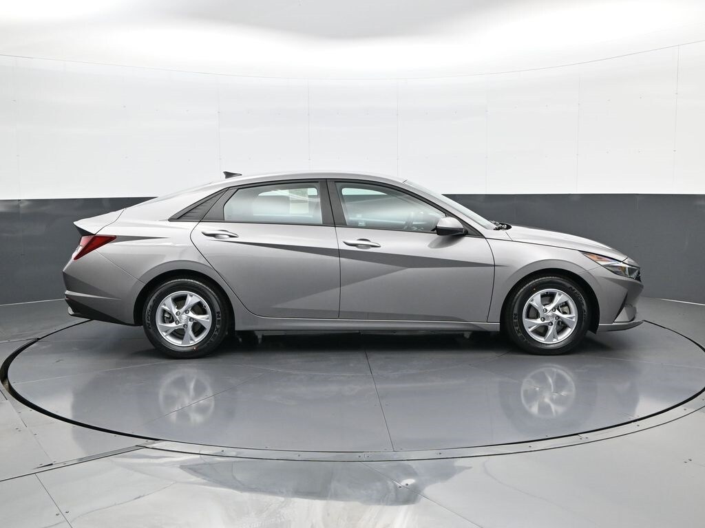 2021 Hyundai Elantra SE photo 4