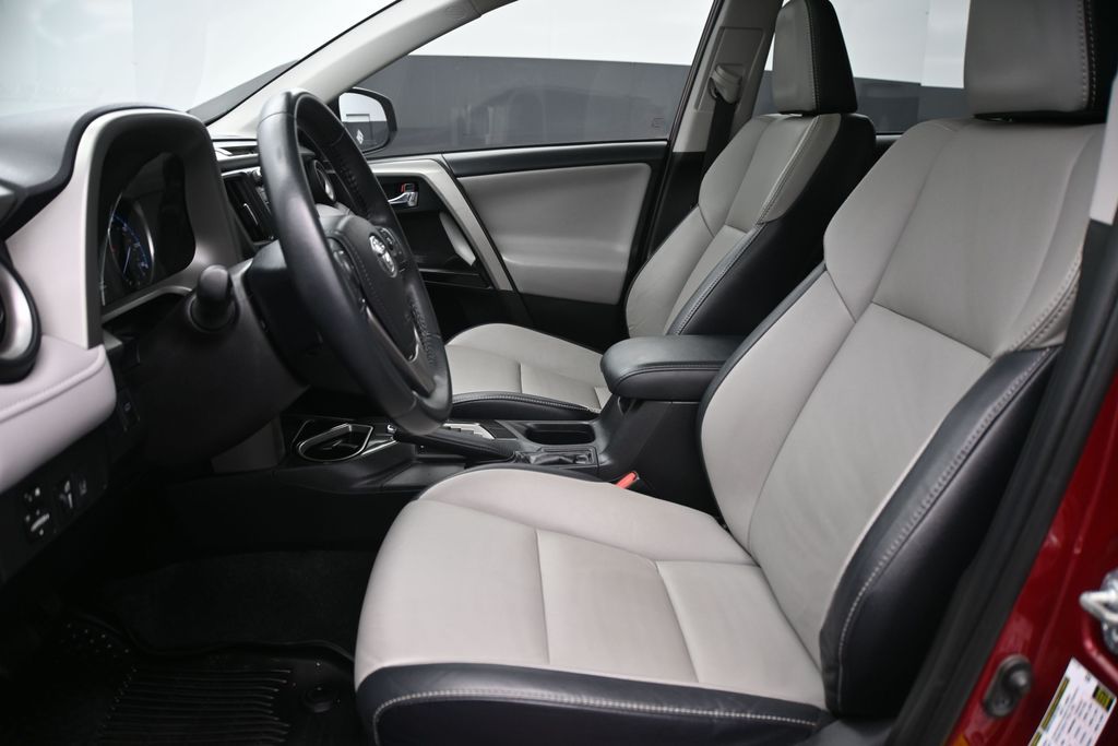 2018 Toyota RAV4 Limited - Photo 11