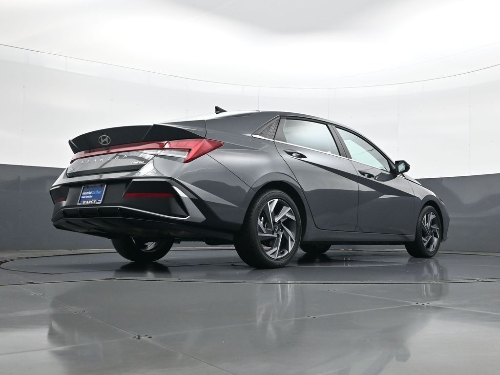 2025 Hyundai Elantra Limited - Photo 25