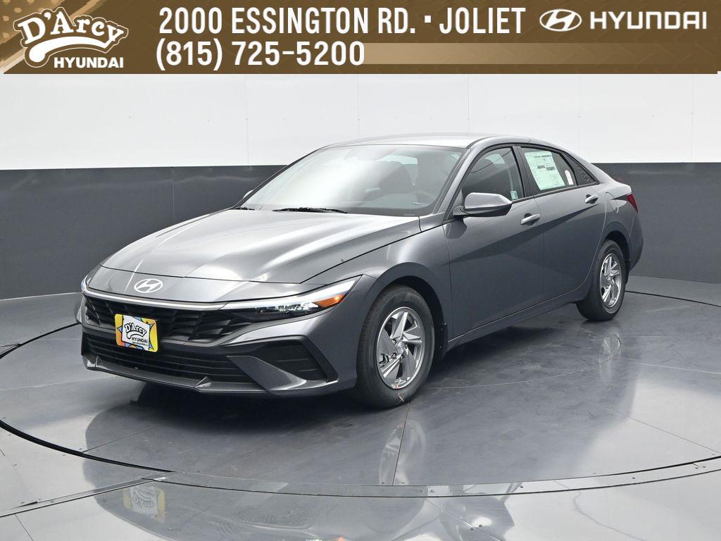 2025 Hyundai Elantra SE's photo