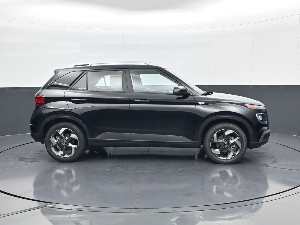 2025 Hyundai Venue SEL photo 4