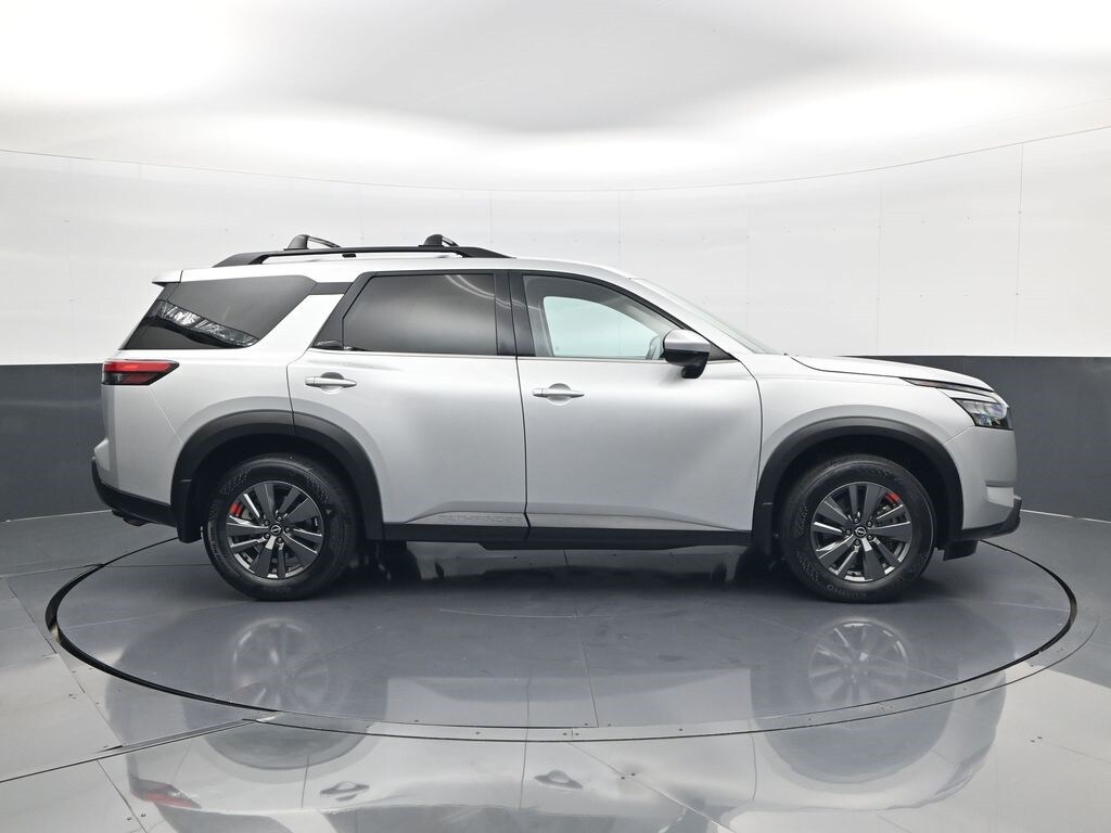 2023 Nissan Pathfinder SV photo 4