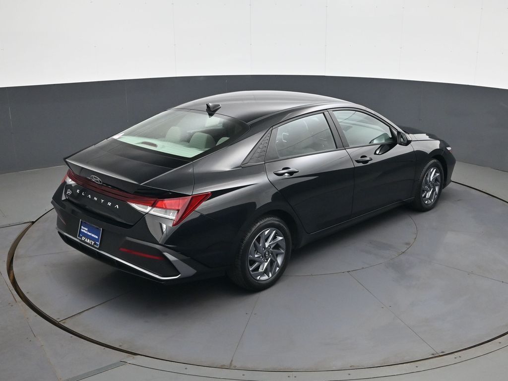 2024 Hyundai Elantra SEL - Photo 17