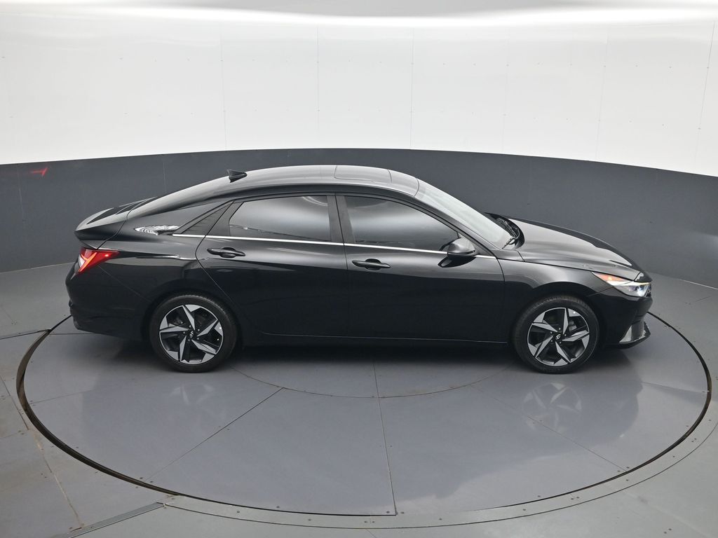 2023 Hyundai Elantra Limited - Photo 18