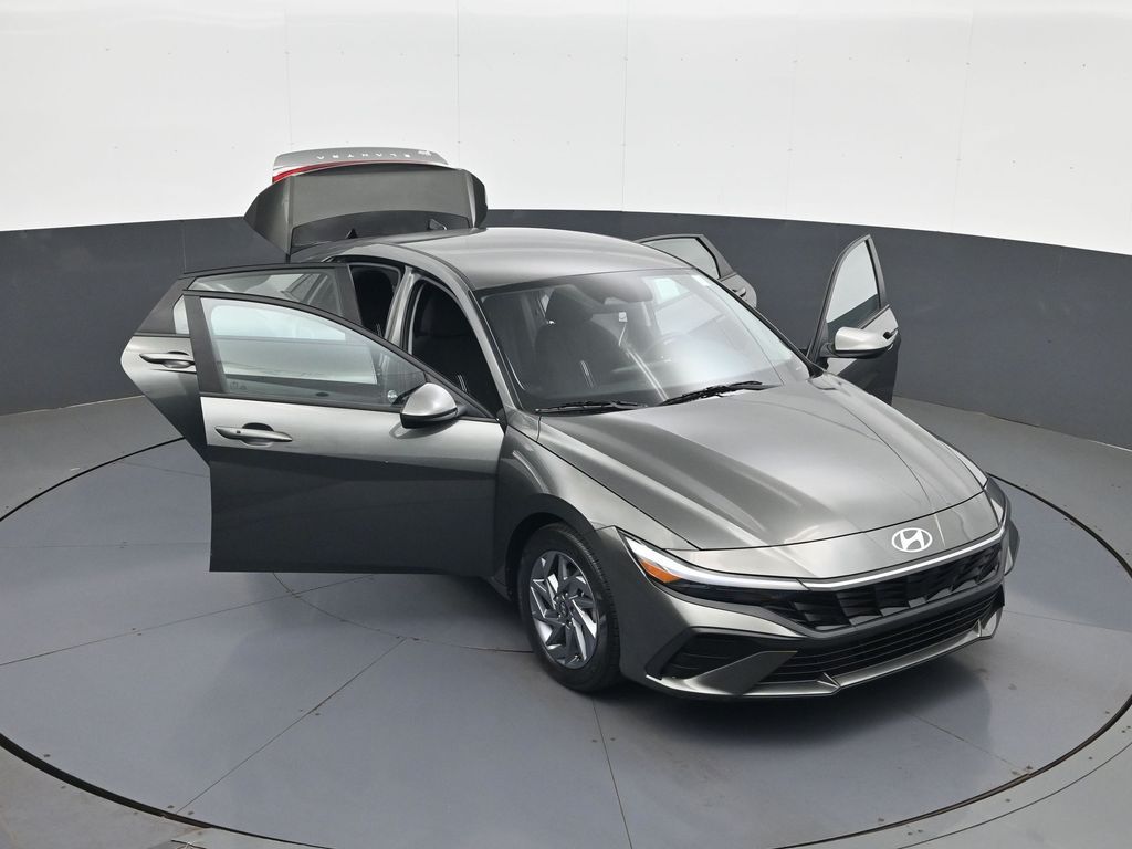2024 Hyundai Elantra SEL - Photo 29