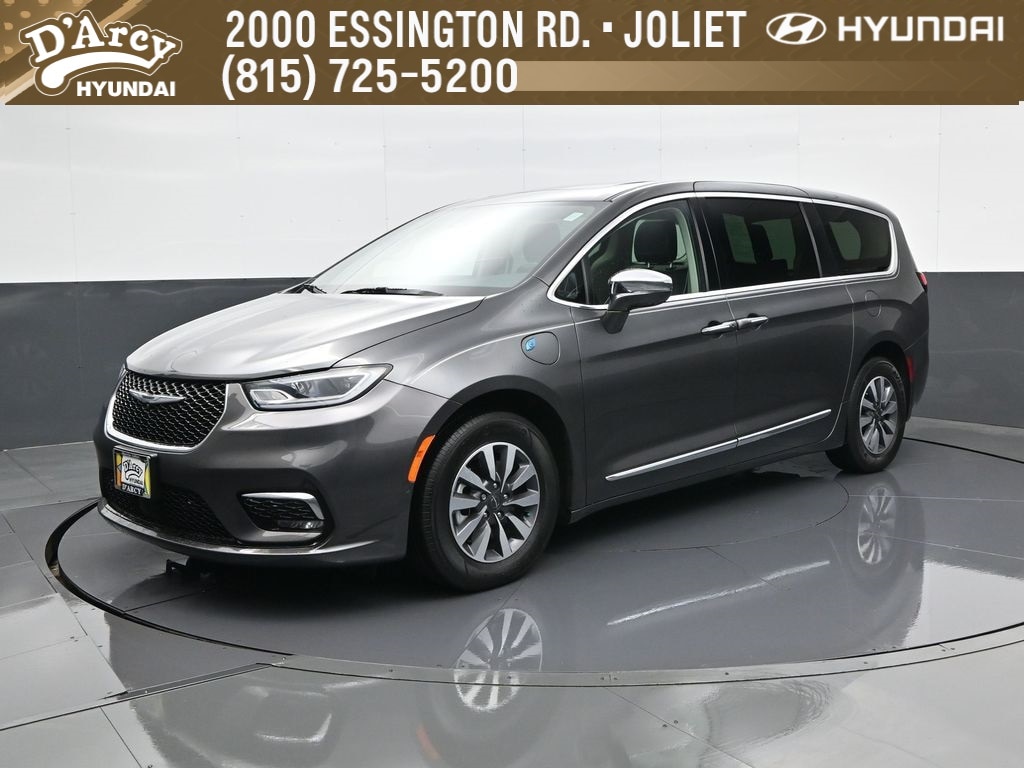 2022 Chrysler Pacifica Hybrid Limited's photo