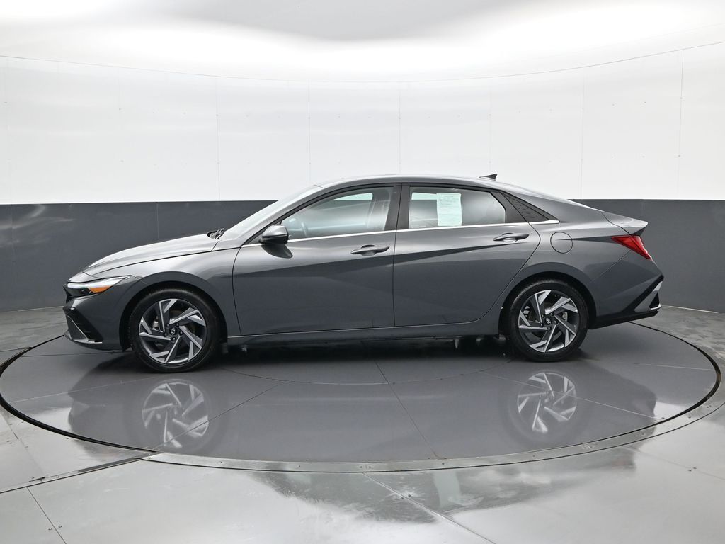 2025 Hyundai Elantra Limited - Photo 8