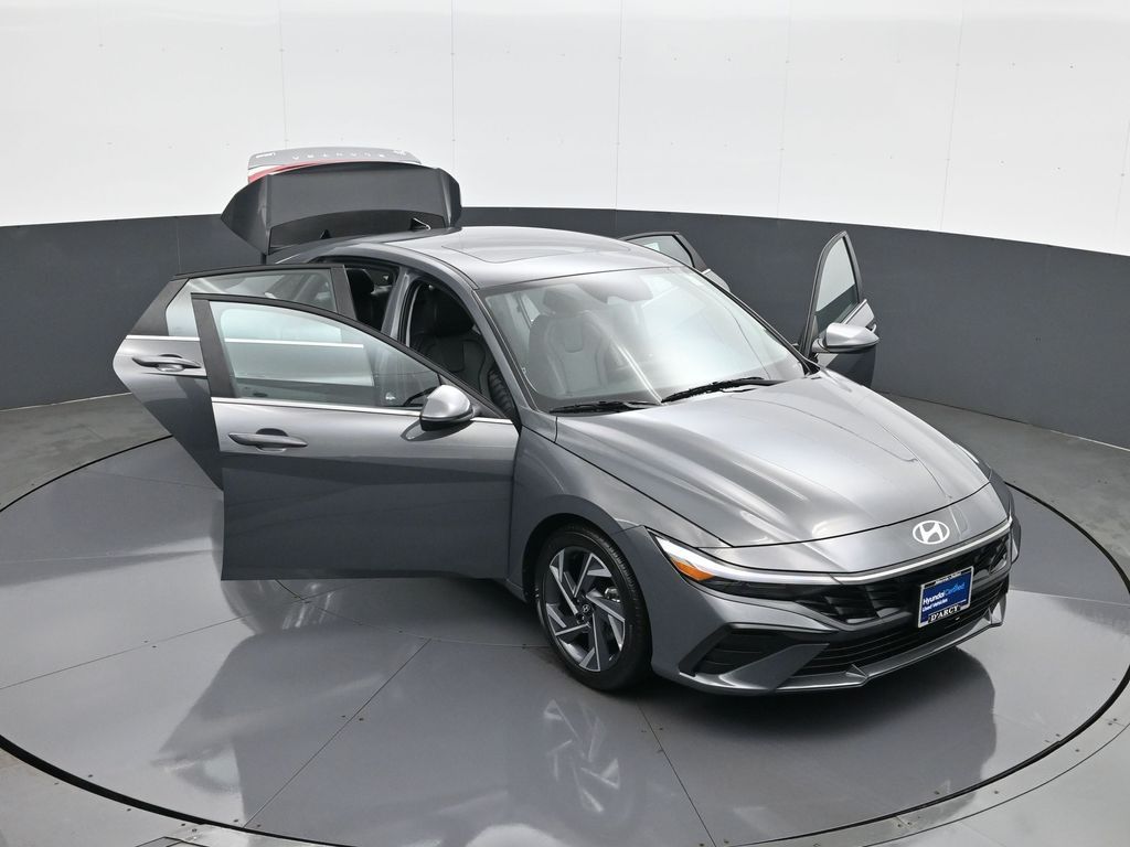 2025 Hyundai Elantra Limited - Photo 29