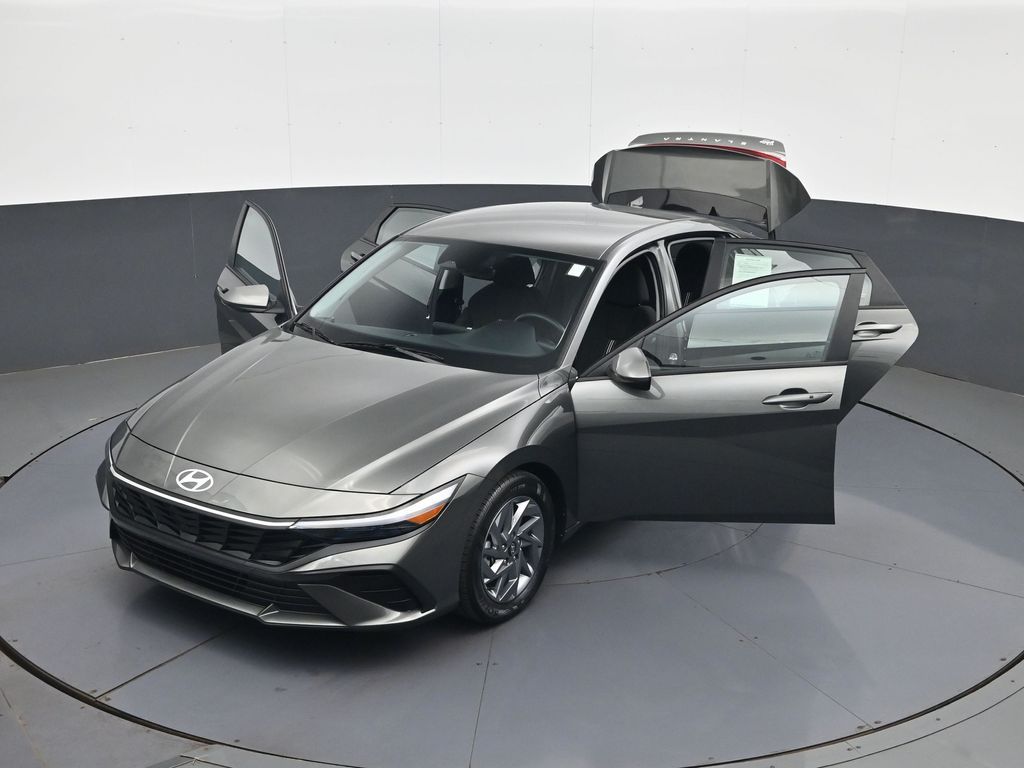 2024 Hyundai Elantra SEL - Photo 30