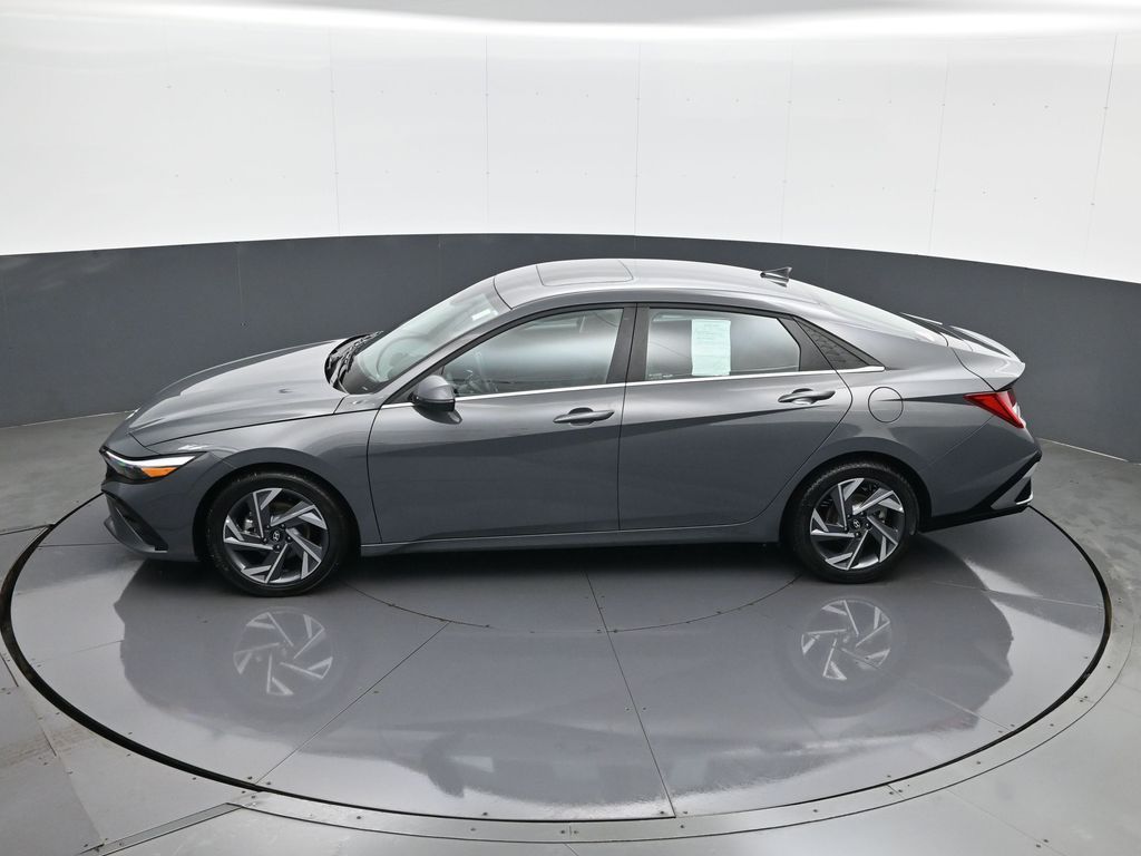 2025 Hyundai Elantra Limited - Photo 20