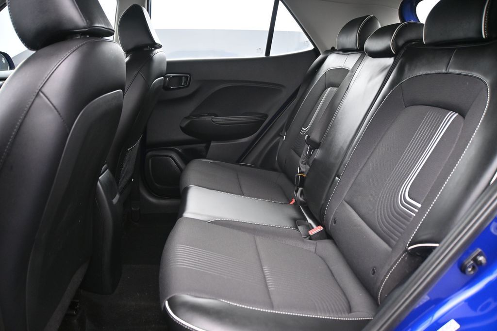 2023 Hyundai Venue Limited - Photo 12