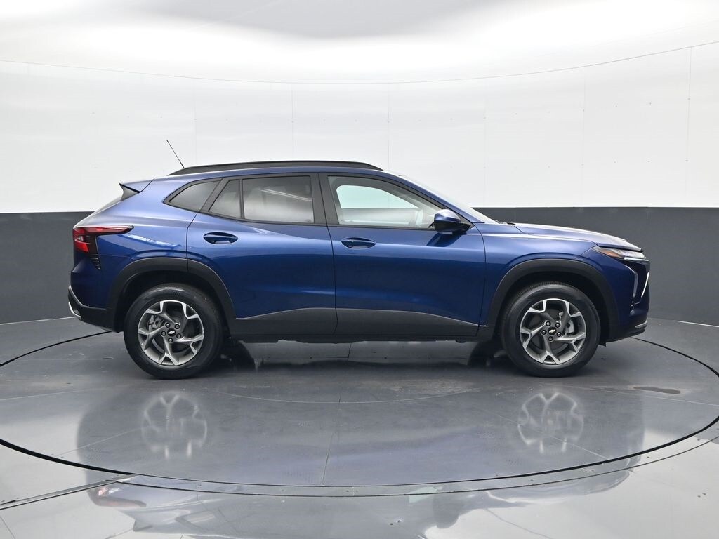 2024 Chevrolet Trax LT photo 4
