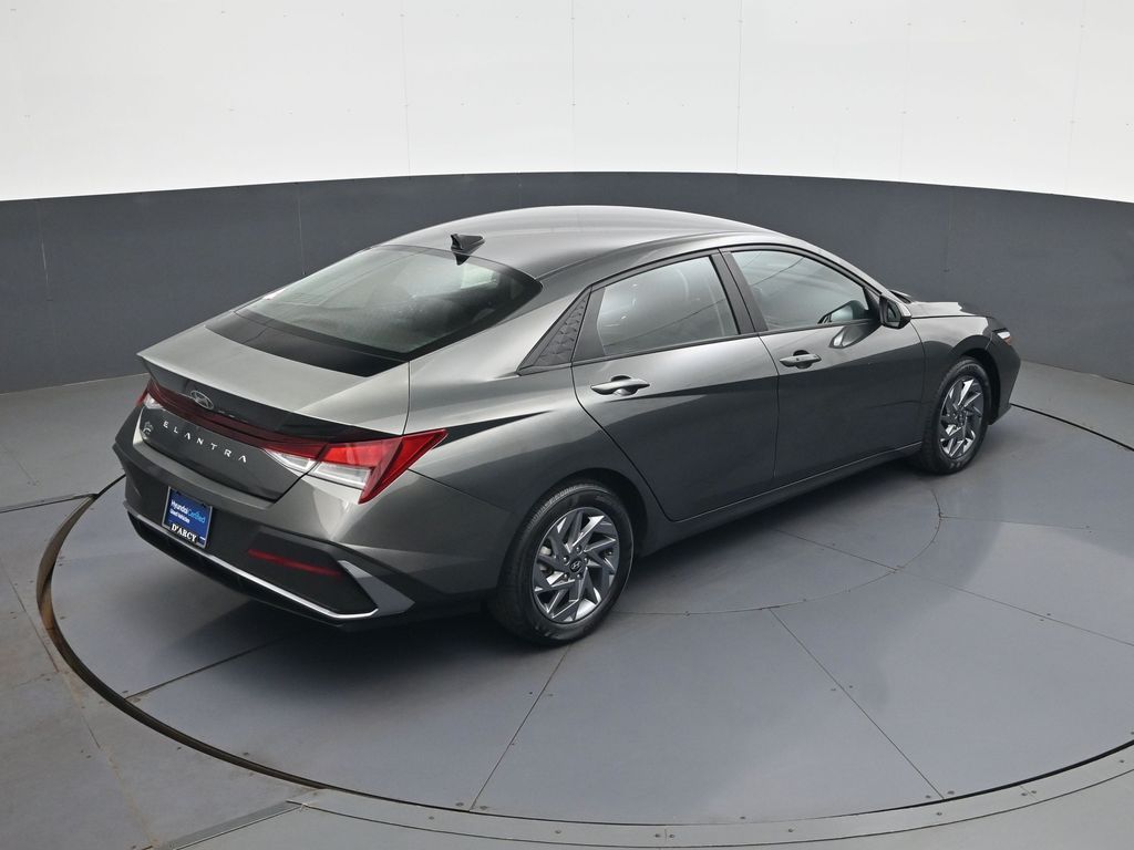 2024 Hyundai Elantra SEL - Photo 17
