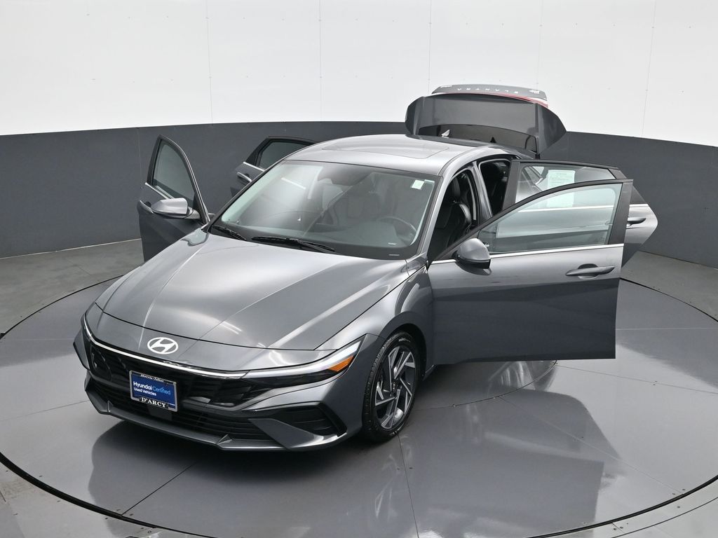 2025 Hyundai Elantra Limited - Photo 30