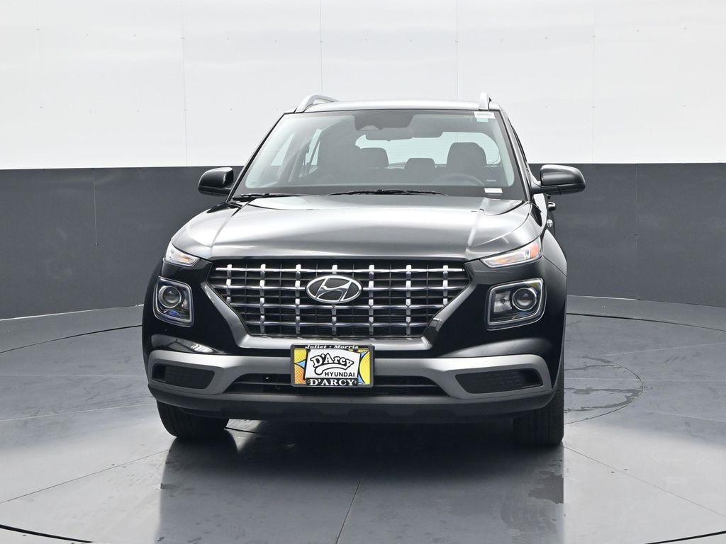 2025 Hyundai Venue SEL photo 2