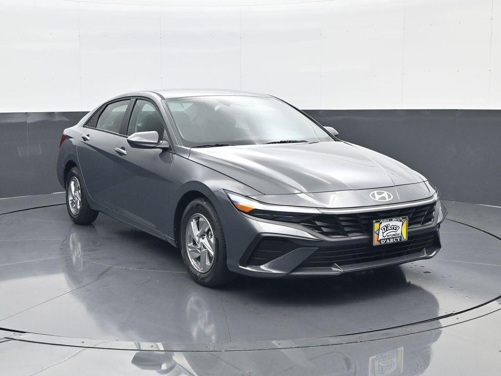 New 2025 Hyundai Elantra SE Sedan