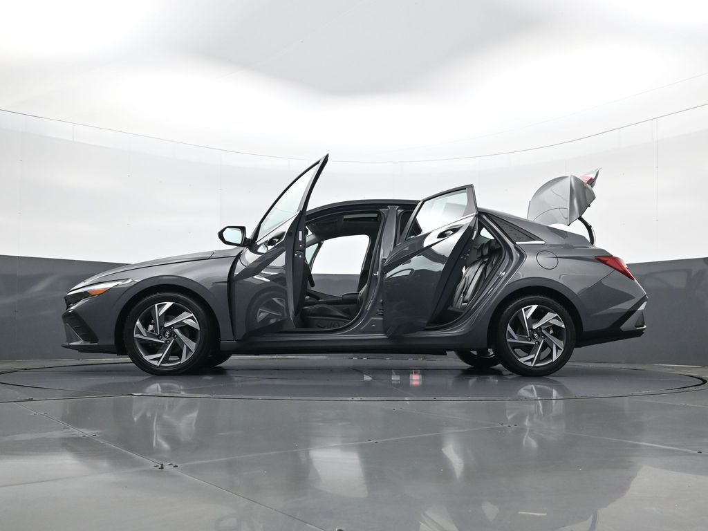 2025 Hyundai Elantra Limited - Photo 34
