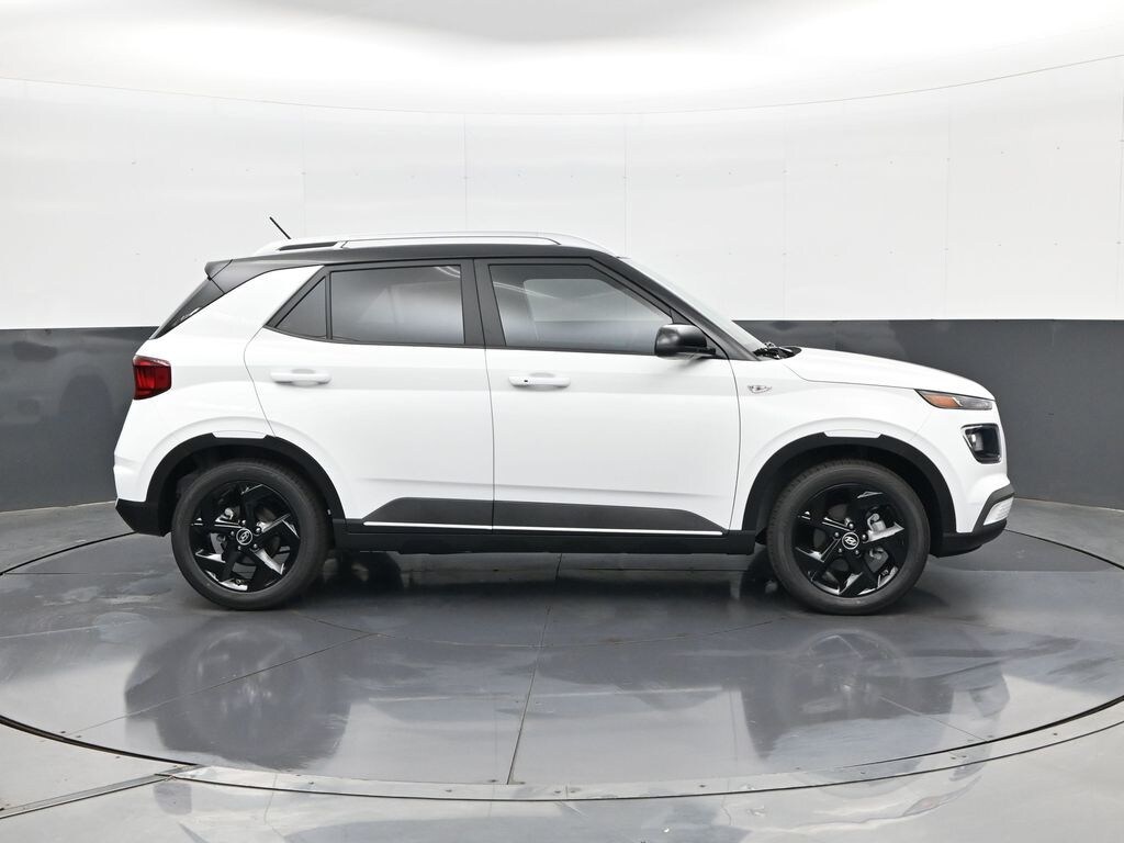 New 2026 Hyundai Venue SEL w/Two-Tone Roof SUV