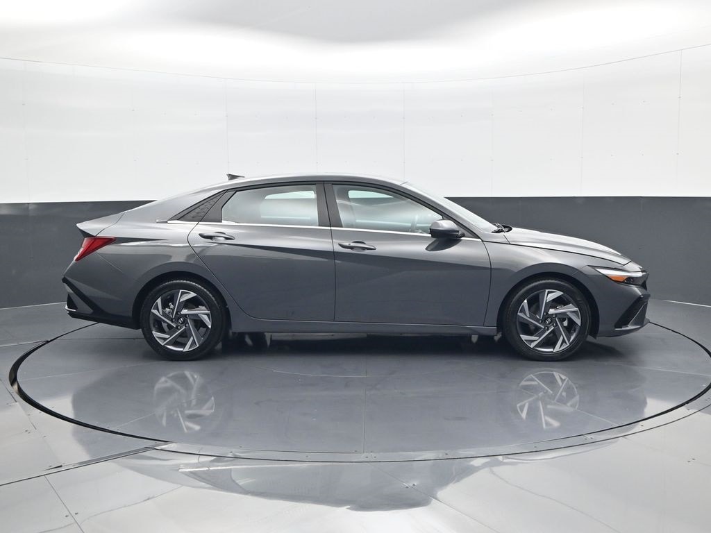 Certified 2025 Hyundai Elantra SEL Convenience Sedan