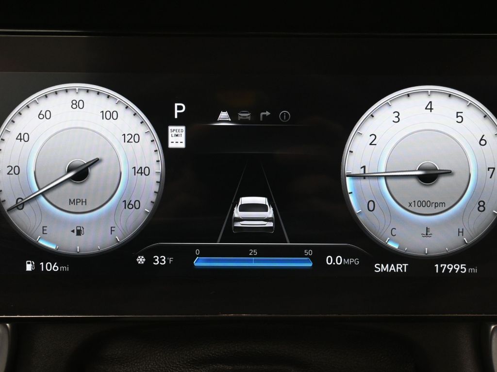 2025 Hyundai Elantra Limited - Photo 9