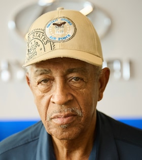 Staff member Leroy Parks from ID_17fdcadf1cb5