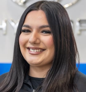 Staff member Isabela Mata from ID_202b00b657ed