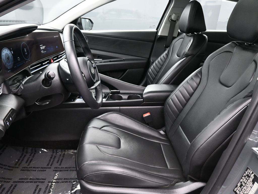 2025 Hyundai Elantra Limited - Photo 10